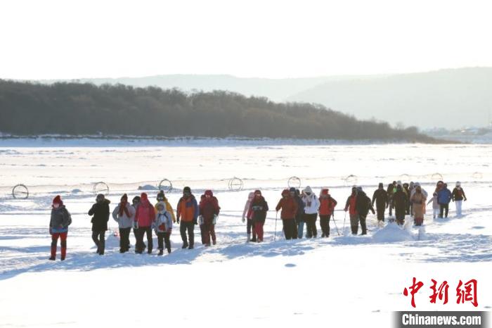 漠河极寒冬日，200余名徒步爱好者竞技体验极地