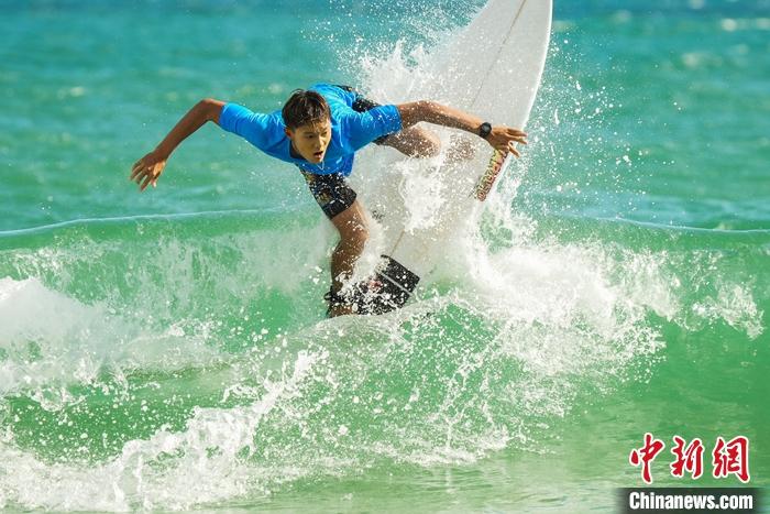 第十三届万宁国际冲浪赛在日月湾国家冲浪训练